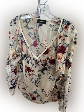 Fifteen Twenty Cream Floral V-Neck Ruffle Sleeve Blouse size Medium